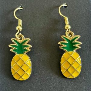 Pineapple Earrings NWOT